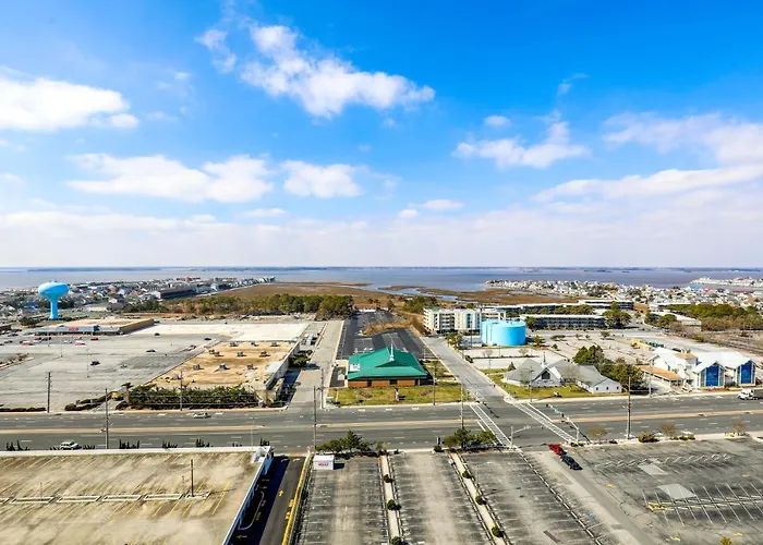Century 2 Apartment *