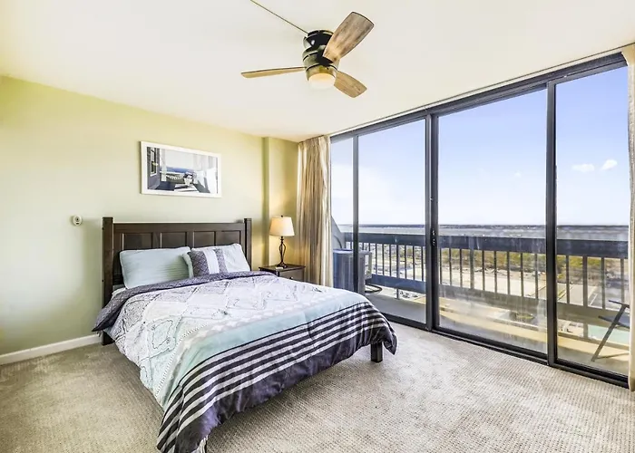 Century 2 Apartment *